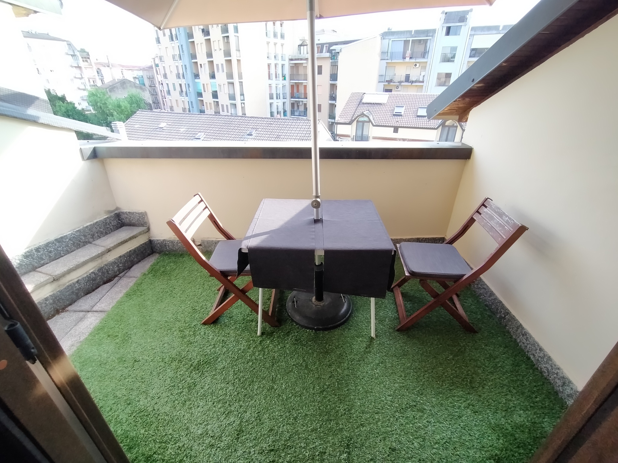 ATTICO MANSARDATO 3 LOCALI E SERVIZI CON TERRAZZO E BOX